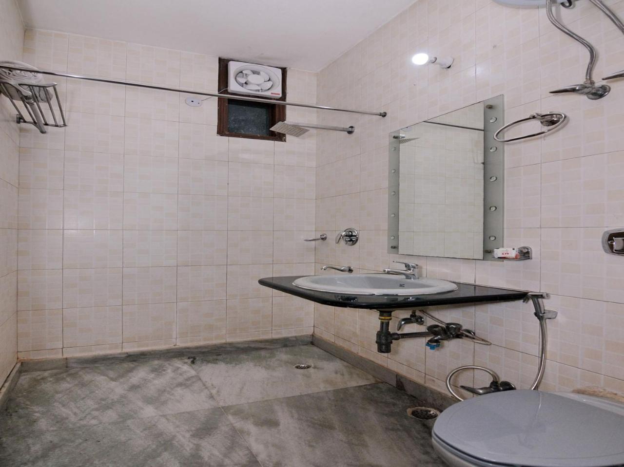 Oyo Flagship 592 Hauz Khas Village Нью-Делі Екстер'єр фото